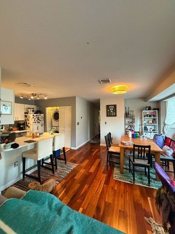 624 Boston Ave 9B, Medford, MA 02155