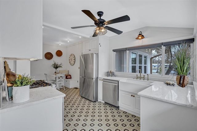 3925 SUNRISE DRIVE S, St Petersburg, FL 33705