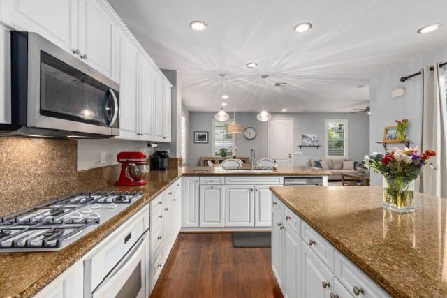 8400 Reagan Glen, San Diego, CA 92127