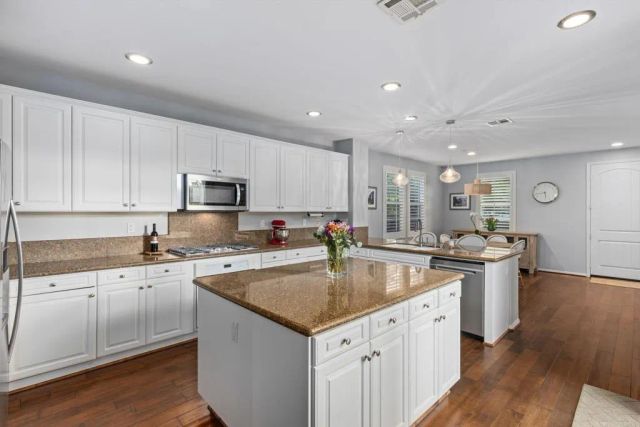 8400 Reagan Glen, San Diego, CA 92127