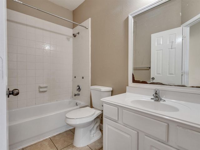 2306 Diamond Springs Drive, Pearland, TX 77584