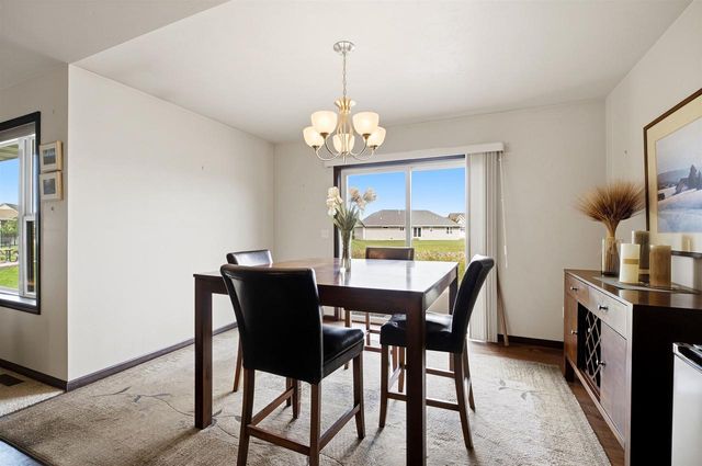 2916 FOX TAIL LANE, Menasha, WI 54952