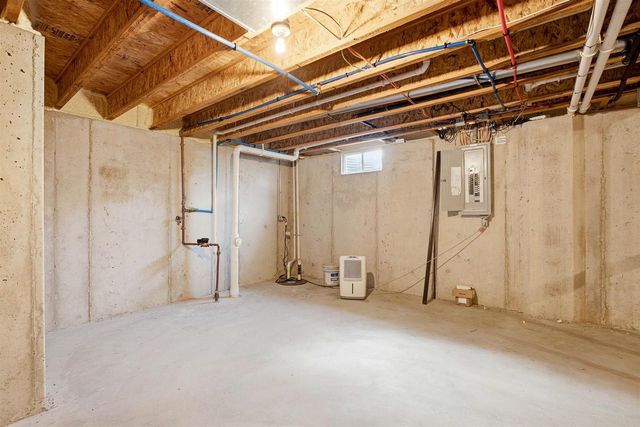 2916 FOX TAIL LANE, Menasha, WI 54952