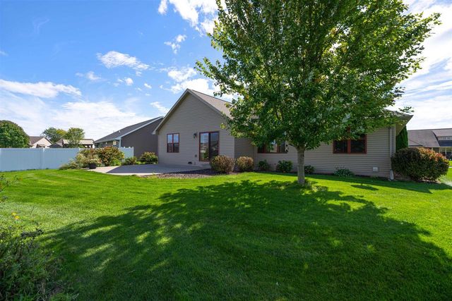 2916 FOX TAIL LANE, Menasha, WI 54952