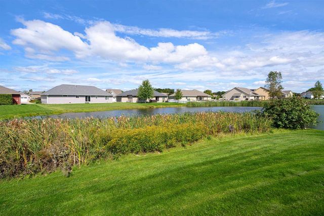 2916 FOX TAIL LANE, Menasha, WI 54952