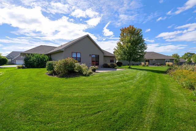 2916 FOX TAIL LANE, Menasha, WI 54952