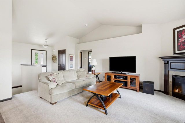 2916 FOX TAIL LANE, Menasha, WI 54952