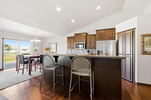 2916 FOX TAIL LANE, Menasha, WI 54952