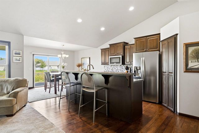 2916 FOX TAIL LANE, Menasha, WI 54952