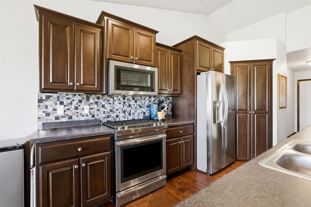 2916 FOX TAIL LANE, Menasha, WI 54952