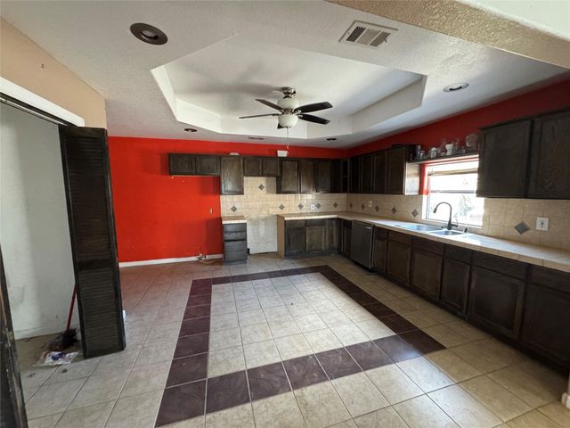 1202 Pine Avenue, Orange, TX 77630