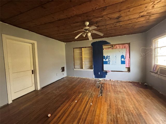 1202 Pine Avenue, Orange, TX 77630