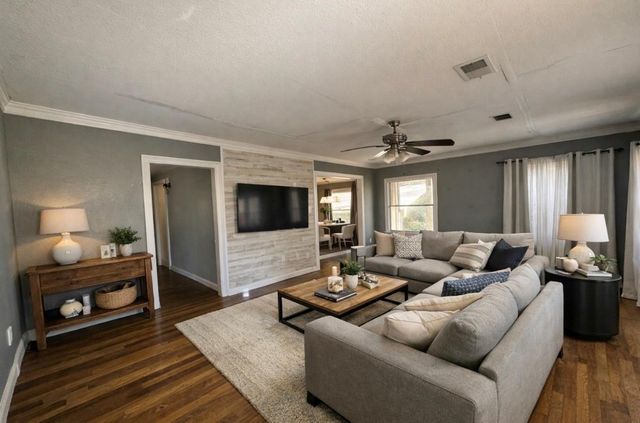 1202 Pine Avenue, Orange, TX 77630