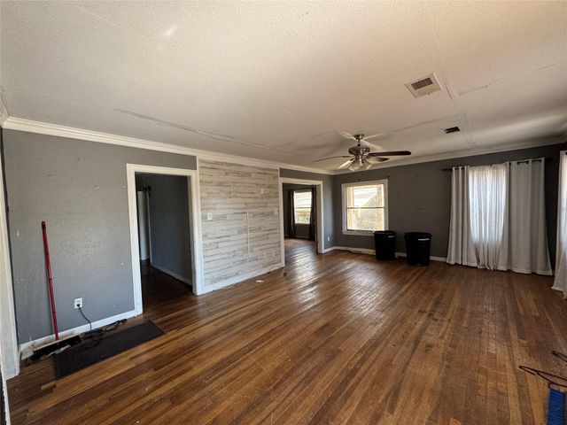 1202 Pine Avenue, Orange, TX 77630