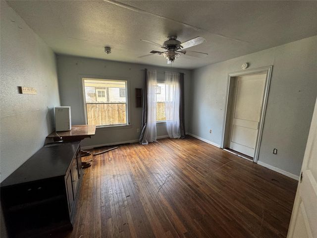 1202 Pine Avenue, Orange, TX 77630