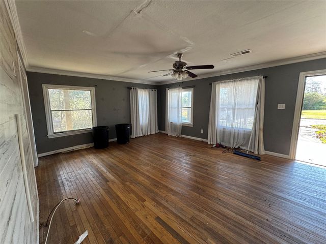 1202 Pine Avenue, Orange, TX 77630