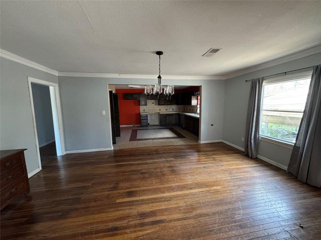 1202 Pine Avenue, Orange, TX 77630