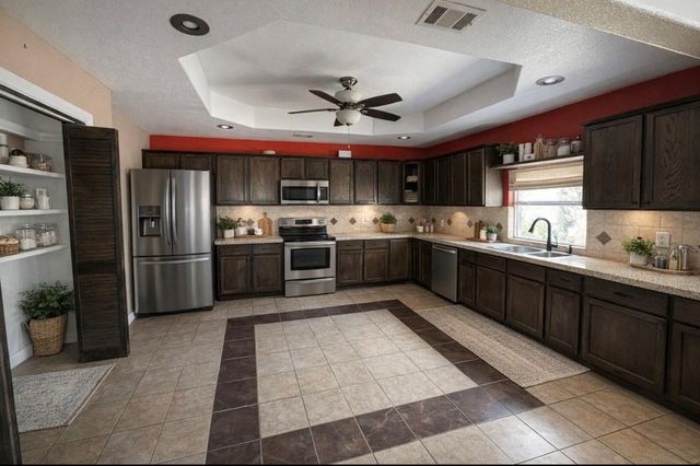 1202 Pine Avenue, Orange, TX 77630