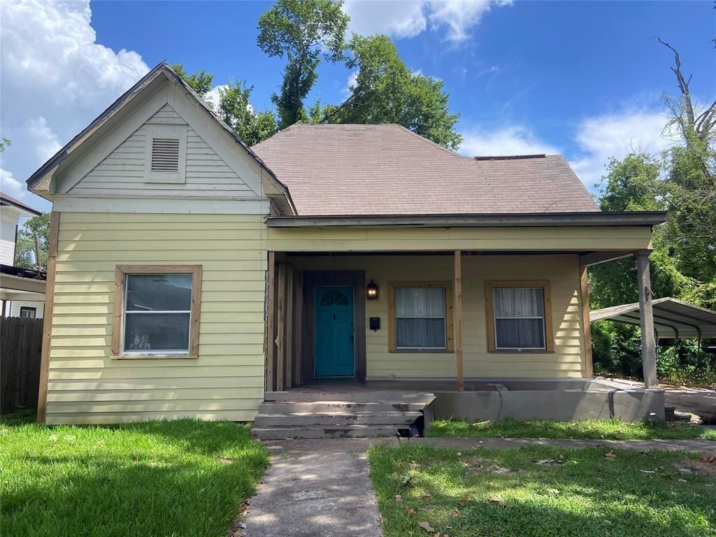 1202 Pine Avenue, Orange, TX 77630