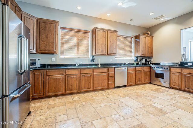 6202 E MCKELLIPS Road 83, Mesa, AZ 85215