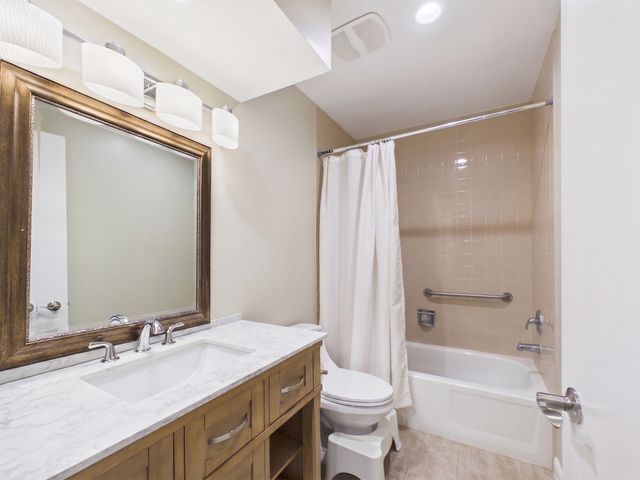 2541 Cobblewood Drive, Northbrook, IL 60062