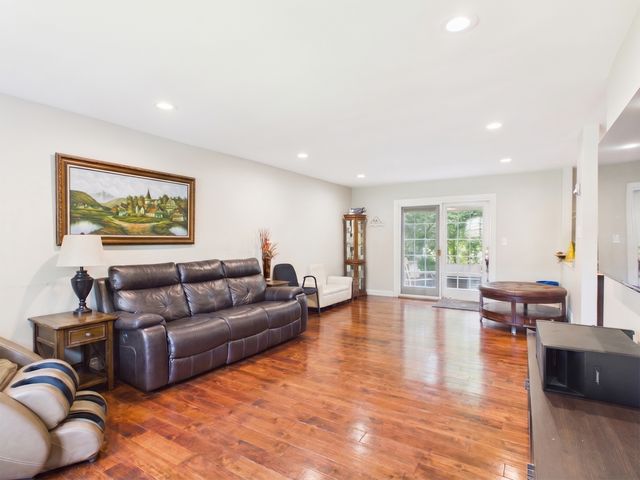 2541 Cobblewood Drive, Northbrook, IL 60062