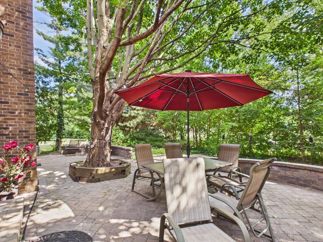 2541 Cobblewood Drive, Northbrook, IL 60062