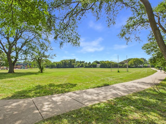 2541 Cobblewood Drive, Northbrook, IL 60062