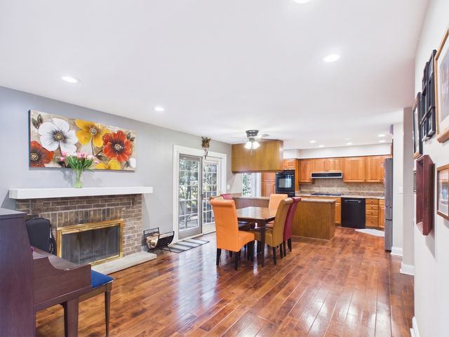 2541 Cobblewood Drive, Northbrook, IL 60062