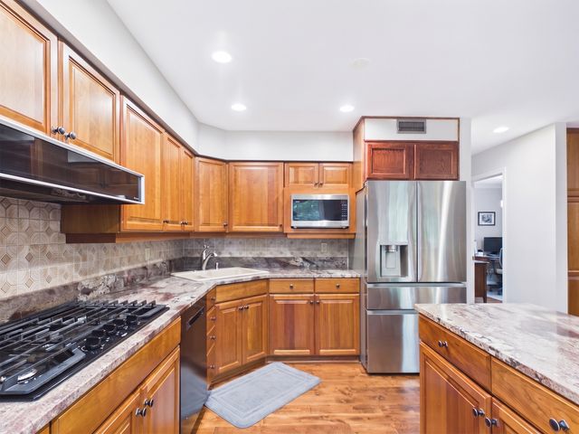 2541 Cobblewood Drive, Northbrook, IL 60062