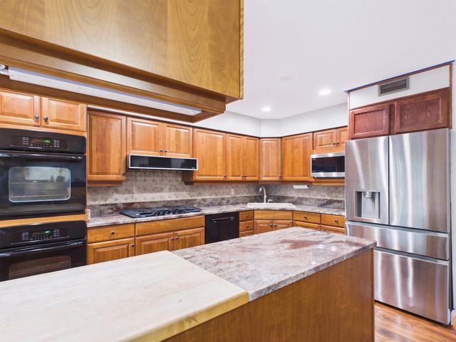 2541 Cobblewood Drive, Northbrook, IL 60062