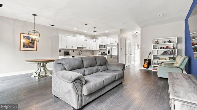 319 W HAMLIN AVE, Telford, PA 18969