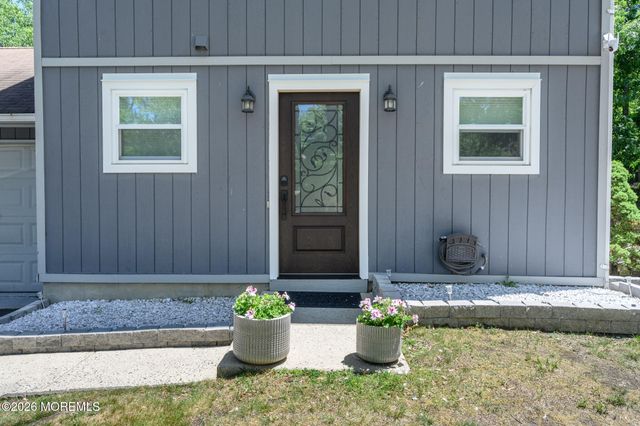 16 Finch Road, Howell, NJ 07731