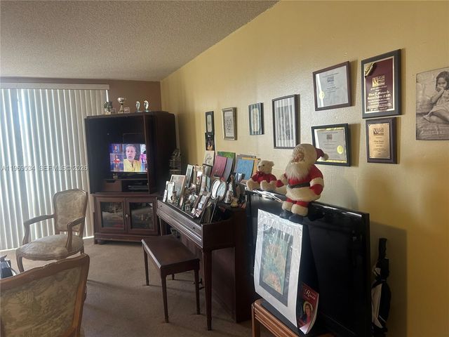 7118 Bonita Dr 704, Miami Beach, FL 33141