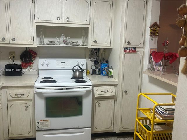 7118 Bonita Dr 704, Miami Beach, FL 33141