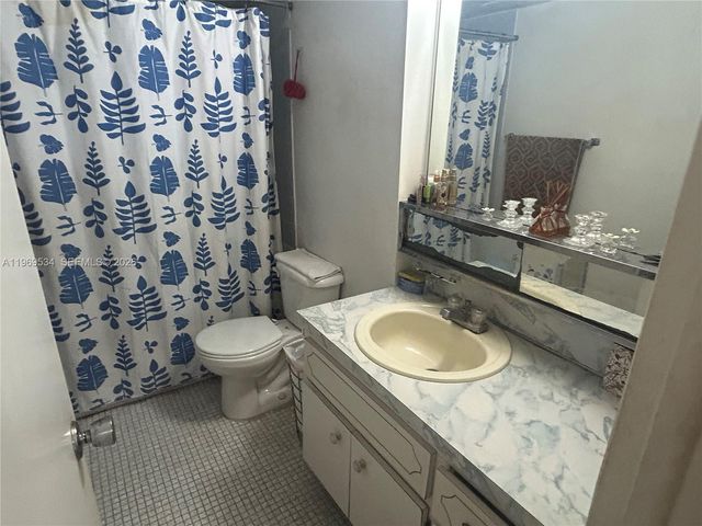 7118 Bonita Dr 704, Miami Beach, FL 33141