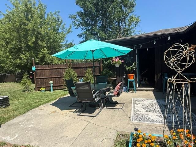 5485 N Linden Road, Flint, MI 48504