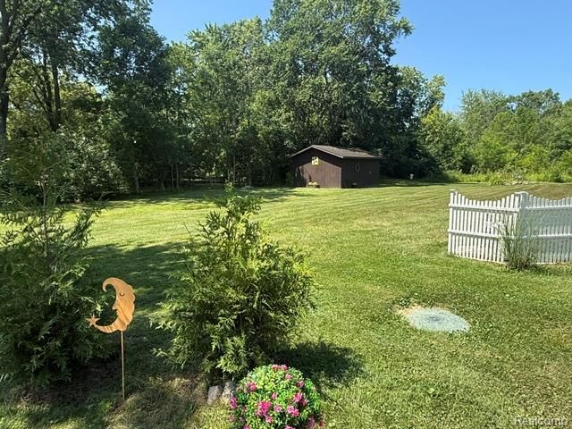 5485 N Linden Road, Flint, MI 48504