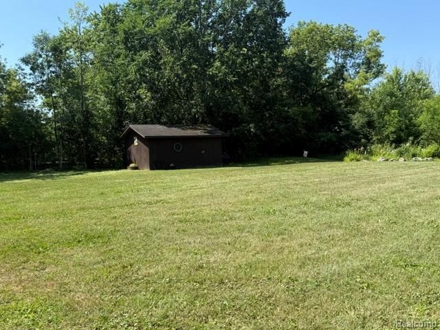 5485 N Linden Road, Flint, MI 48504