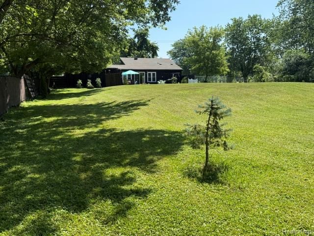 5485 N Linden Road, Flint, MI 48504