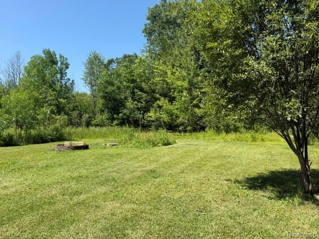5485 N Linden Road, Flint, MI 48504