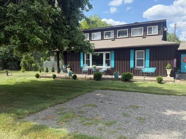 5485 N Linden Road, Flint, MI 48504