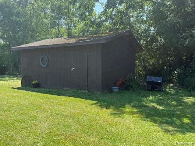 5485 N Linden Road, Flint, MI 48504