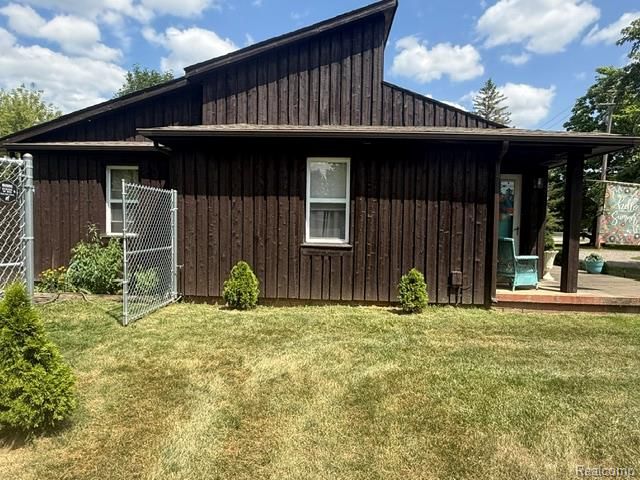 5485 N Linden Road, Flint, MI 48504