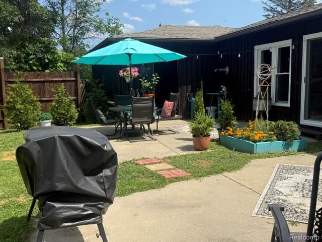 5485 N Linden Road, Flint, MI 48504