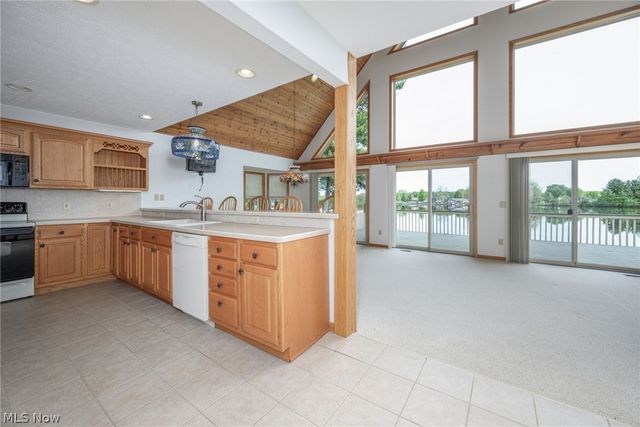 483 Owl Point, Roaming Shores, OH 44084