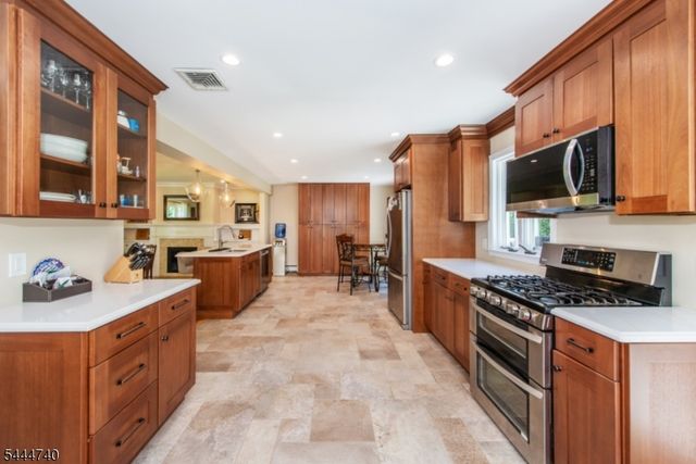 9 Francis Ln, Chester Twp., NJ 07930