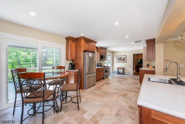 9 Francis Ln, Chester Twp., NJ 07930