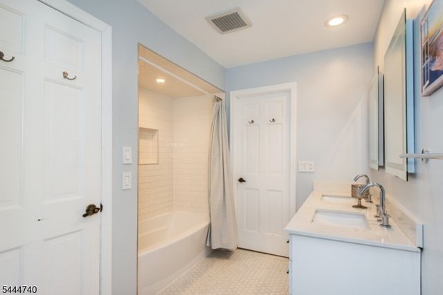 9 Francis Ln, Chester Twp., NJ 07930