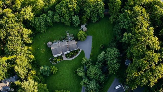 9 Francis Ln, Chester Twp., NJ 07930